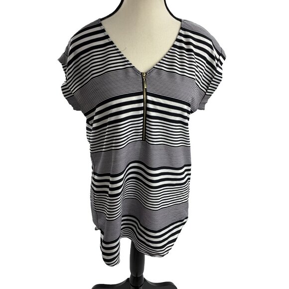 Express Top Womens M Black White Striped Short Sleeve Zip Front Blouse - Picture 1 of 7